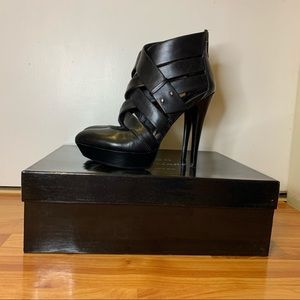 GUESS | Leather Heels